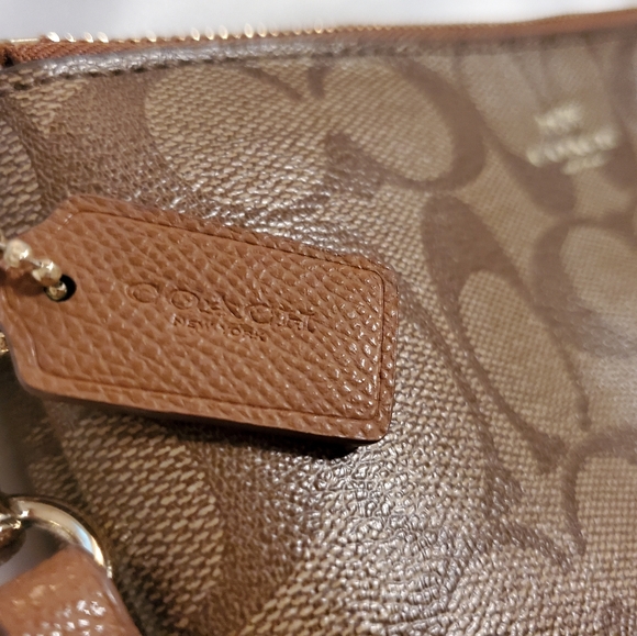 Large Coach Double Corner Zip Wristlet Wallet - Picture 2 of 10